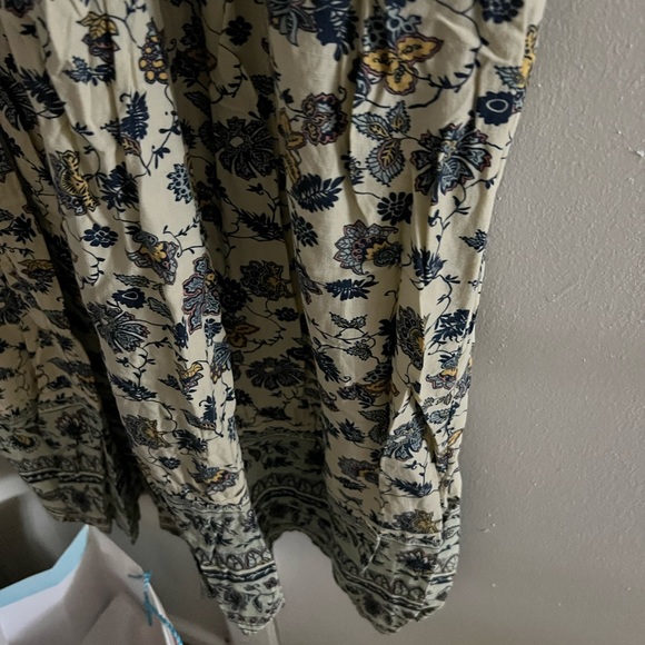 Universal Thread - Picture 2 of 8